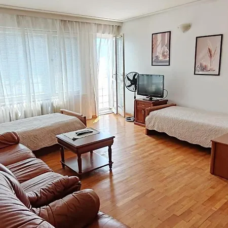 View With Rooftop Terrace Apartment *